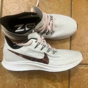 Women Nike Pegasus Zoom running shoes size 10.5 - never worn